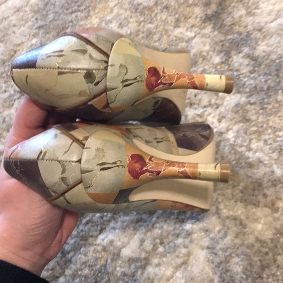 Heels - Picture 3 of 4